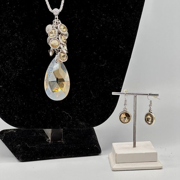 Teardrop Beaded Boutique Silver-tone Necklace Set with Pierced Dangling Earrings - Picture 4 of 6